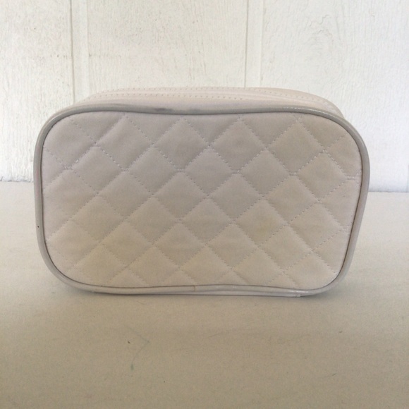TRISH MCEVOY QUILTED WHITE MAKEUP BAG - Picture 2 of 13